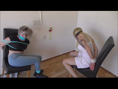 ❤️ Asılı / bağlanmış və ağzı bağlanmış / çətinlik içində olan qız Keyfiyyətli porno bizdə ❌️